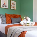 Bevington House - Air Host & Stay - 3 Bedroom Close To City Centre