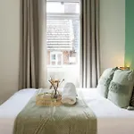 Bevington House - Air Host & Stay - 3 Bedroom Close To City Centre